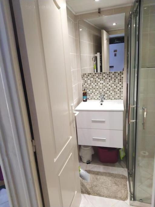 Studio Ideal Pour Deux Voyageurs Sur มาร์กเซย ภายนอก รูปภาพ